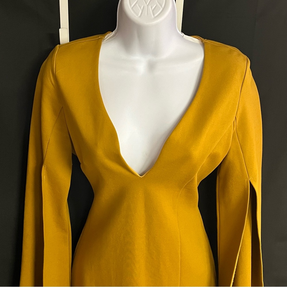 Fashion nova’s “ more than enough slit” dress size small - Picture 2 of 9